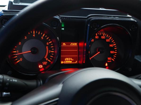 Suzuki Jimny IV с пробегом 2021 года, цена 3 953 055 рублей, 12654 км, внедорожник, Автокод Объявления