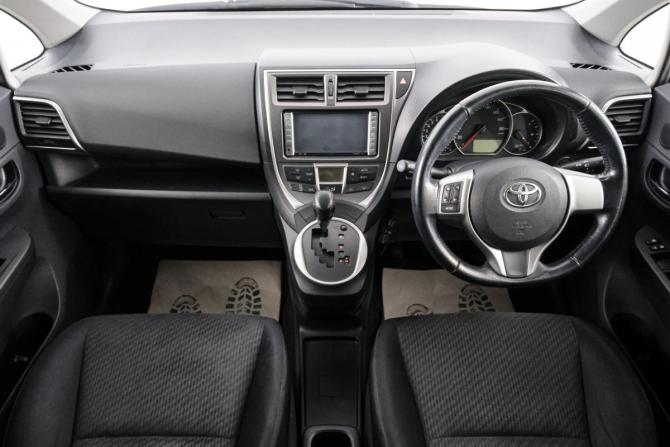 Toyota Ractis II с пробегом 2012 года, цена 959 000 рублей, 65000 км, хэтчбек, Автокод Объявления
