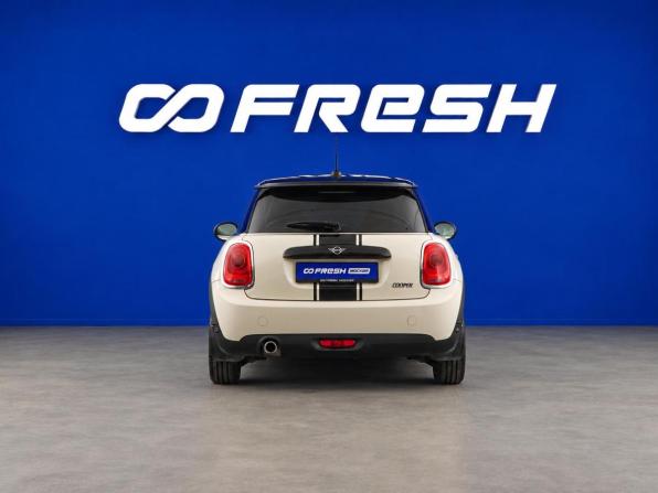 Mini Hatch III (F55/F56) Рестайлинг с пробегом 2018 года, цена 1 397 444 рубля, 147621 км, хэтчбек, Автокод Объявления