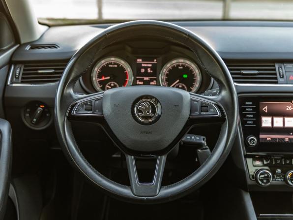 Skoda Octavia III (A7) Рестайлинг с пробегом 2020 года, цена 2 298 000 рублей, 71633 км, лифтбек, Автокод Объявления