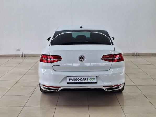 Volkswagen Passat B8 с пробегом 2018 года, цена 1 850 000 рублей, 240217 км, седан, Автокод Объявления