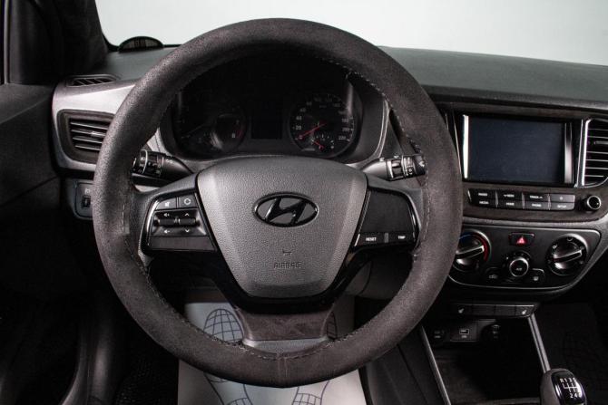 Hyundai Solaris II с пробегом 2019 года, цена 1 349 000 рублей, 201000 км, седан, Автокод Объявления