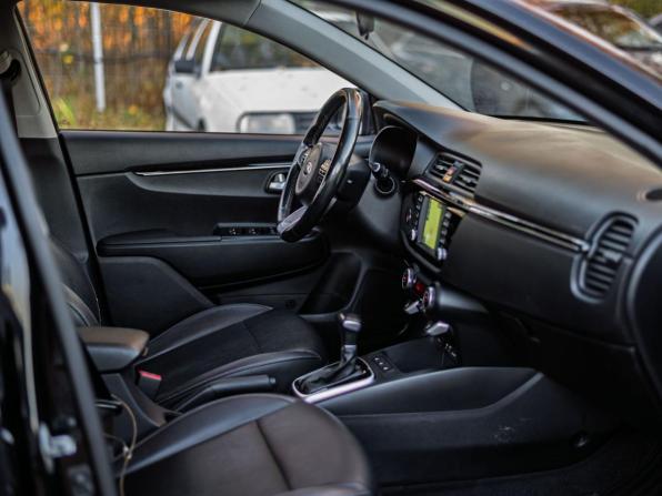Kia Rio IV с пробегом 2018 года, цена 1 380 000 рублей, 148389 км, седан, Автокод Объявления