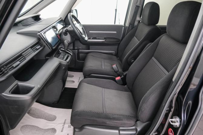 Honda Stepwgn V с пробегом 2015 года, цена 1 559 000 рублей, 211000 км, минивэн, Автокод Объявления