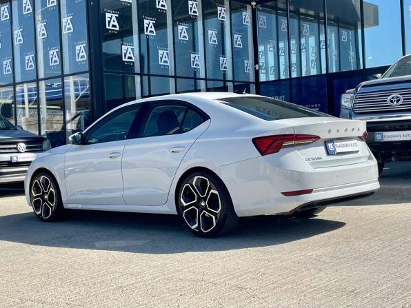 Skoda Octavia IV (A8) с пробегом 2020 года, цена 2 365 000 рублей, 141000 км, лифтбек, Автокод Объявления