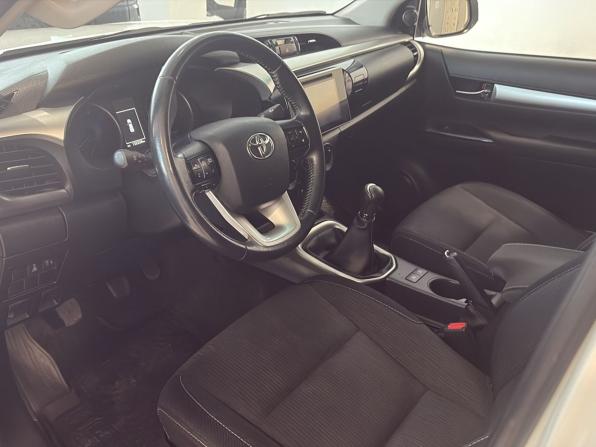 Toyota Hilux VIII с пробегом 2017 года, цена 3 960 000 рублей, 132327 км, пикап, Автокод Объявления