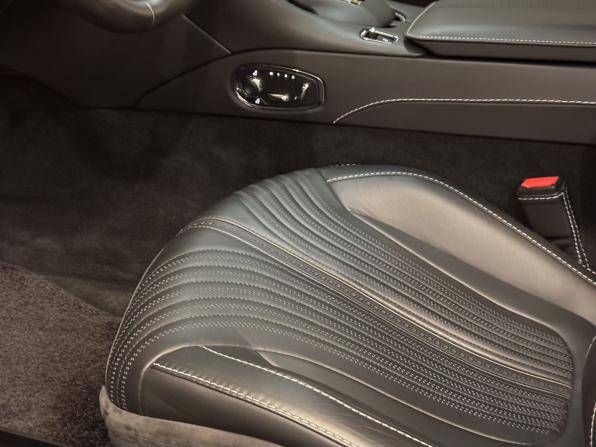 Aston Martin DB11 I с пробегом 2017 года, цена 18 200 000 рублей, 5188 км, купе, Автокод Объявления