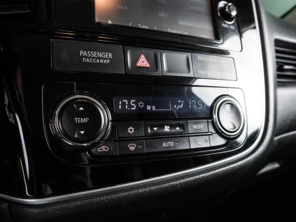 Mitsubishi Outlander III Рестайлинг 2 с пробегом 2015 года, цена 1 599 000 рублей, 254241 км, внедорожник, Автокод Объявления