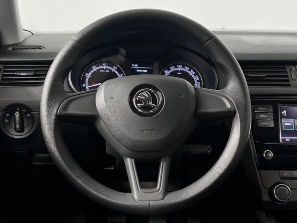 Skoda Octavia III (A7) Рестайлинг с пробегом 2019 года, цена 1 415 200 рублей, 210244 км, лифтбек, Автокод Объявления