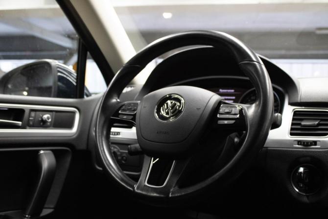 Volkswagen Touareg II Рестайлинг с пробегом 2017 года, цена 2 800 000 рублей, 189657 км, внедорожник, Автокод Объявления
