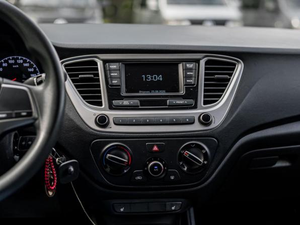 Hyundai Solaris II с пробегом 2019 года, цена 900 000 рублей, 95086 км, седан, Автокод Объявления