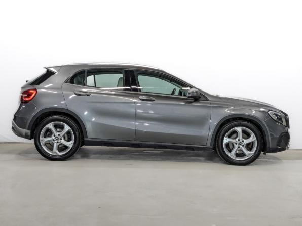 Mercedes-Benz GLA I (X156) Рестайлинг с пробегом 2018 года, цена 2 380 000 рублей, 114718 км, внедорожник, Автокод Объявления