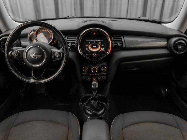 Mini Hatch III (F55/F56) с пробегом 2018 года, цена 1 420 000 рублей, 153302 км, хэтчбек, Автокод Объявления