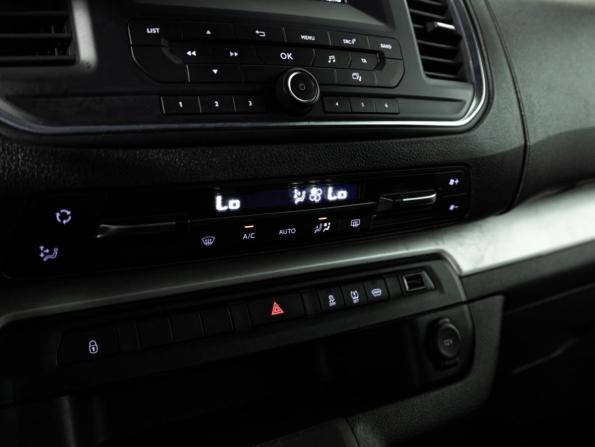 Peugeot Traveller I с пробегом 2018 года, цена 2 209 585 рублей, 177645 км, минивэн, Автокод Объявления