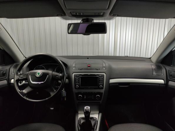 Skoda Octavia II (A5) Рестайлинг с пробегом 2012 года, цена 849 000 рублей, 222000 км, лифтбек, Автокод Объявления