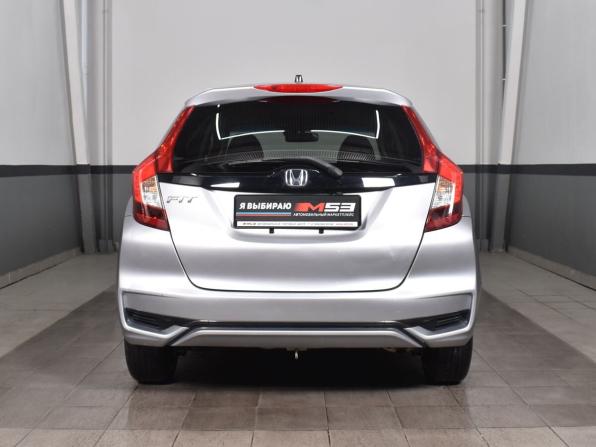 Honda Fit III Рестайлинг с пробегом 2018 года, цена 989 995 рублей, 168884 км, хэтчбек, Автокод Объявления