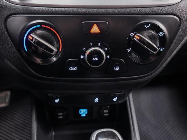 Hyundai Solaris II с пробегом 2020 года, цена 1 498 000 рублей, 123496 км, седан, Автокод Объявления