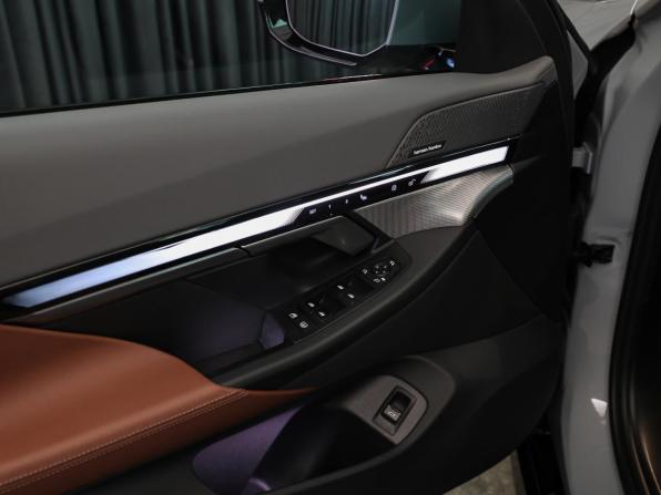 BMW 5 серии VIII (G60/G61/G68) с пробегом 2024 года, цена 8 648 000 рублей, 18094 км, седан, Автокод Объявления