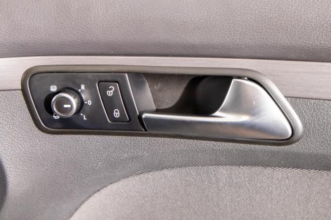 Volkswagen Touran I Рестайлинг 2 с пробегом 2013 года, цена 899 000 рублей, 13700 км, компактвэн, Автокод Объявления
