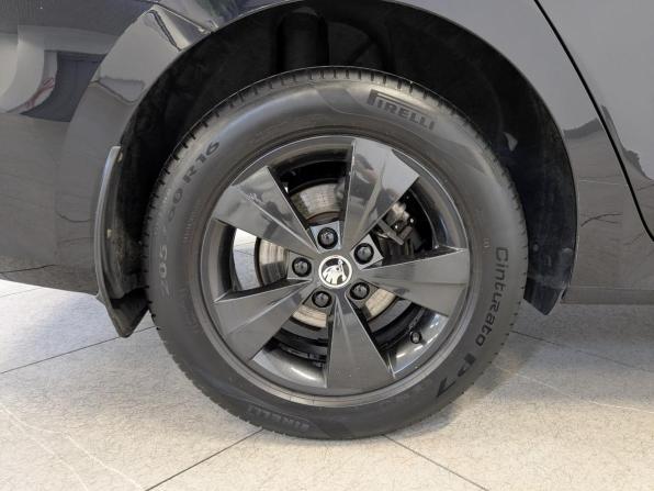 Skoda Octavia IV (A8) с пробегом 2021 года, цена 2 350 000 рублей, 31000 км, лифтбек, Автокод Объявления