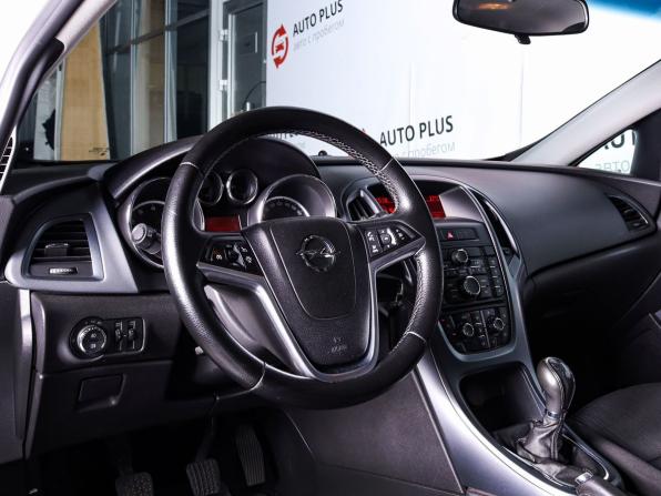 Opel Astra J Рестайлинг с пробегом 2012 года, цена 840 000 рублей, 148000 км, хэтчбек, Автокод Объявления