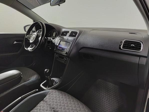 Volkswagen Polo V Рестайлинг с пробегом 2019 года, цена 1 200 000 рублей, 130670 км, седан, Автокод Объявления