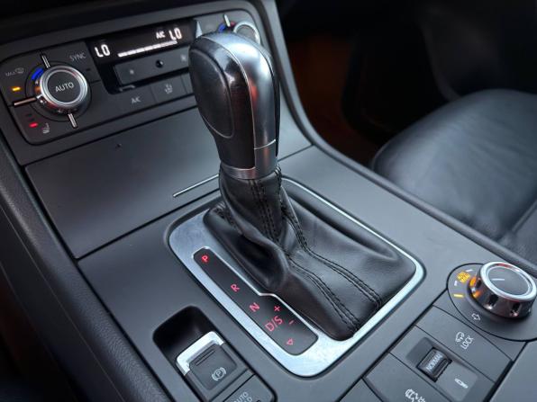 Volkswagen Touareg II с пробегом 2013 года, цена 1 895 000 рублей, 216000 км, внедорожник, Автокод Объявления