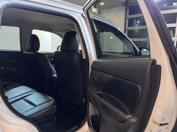 Mitsubishi Outlander III Рестайлинг 2 с пробегом 2016 года, цена 1 550 000 рублей, 261187 км, внедорожник, Автокод Объявления
