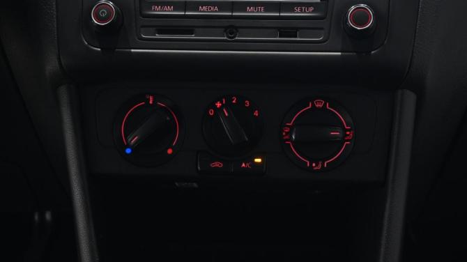Volkswagen Polo V Рестайлинг с пробегом 2016 года, цена 860 000 рублей, 152000 км, седан, Автокод Объявления