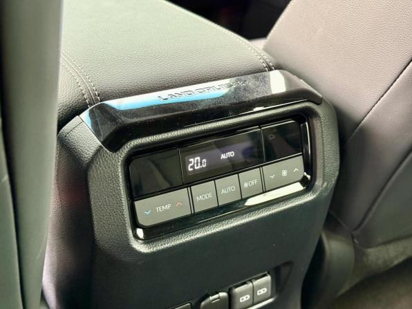 Toyota Land Cruiser Prado 250 Series с пробегом 2024 года, цена 8 140 000 рублей, 10846 км, внедорожник, Автокод Объявления