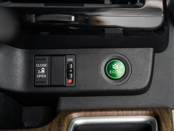 Honda Stepwgn V с пробегом 2015 года, цена 1 685 500 рублей, 106519 км, минивэн, Автокод Объявления