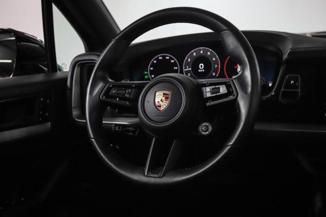 Porsche Cayenne III Рестайлинг с пробегом 2023 года, цена 10 999 900 рублей, 34110 км, внедорожник, Автокод Объявления