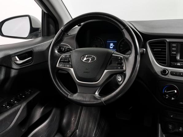 Hyundai Solaris II с пробегом 2017 года, цена 1 078 000 рублей, 100441 км, седан, Автокод Объявления