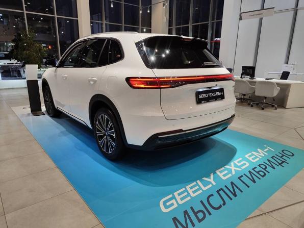 Новый Geely EX5 EM-i 2026 года, цена 3 939 215 рублей, внедорожник, Автокод Объявления