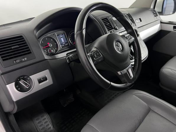 Volkswagen Multivan T5 Рестайлинг с пробегом 2013 года, цена 2 499 000 рублей, 172103 км, минивэн, Автокод Объявления