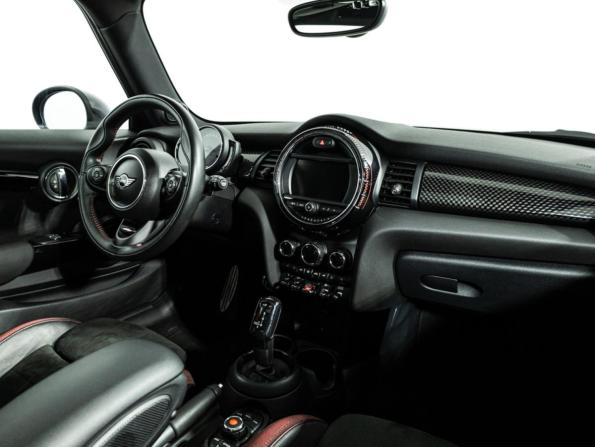 Mini Hatch III (F55/F56) Рестайлинг с пробегом 2018 года, цена 2 699 700 рублей, 110000 км, хэтчбек, Автокод Объявления