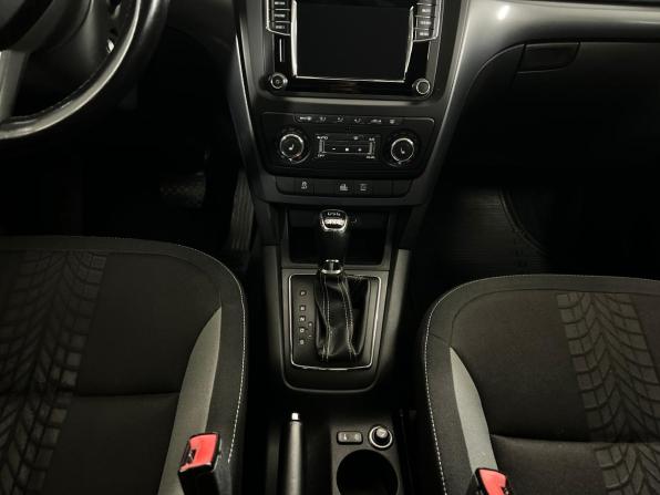Skoda Yeti I Рестайлинг с пробегом 2015 года, цена 1 140 000 рублей, 241785 км, внедорожник, Автокод Объявления