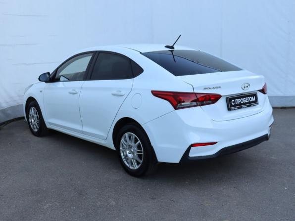 Hyundai Solaris II с пробегом 2017 года, цена 880 000 рублей, 137154 км, седан, Автокод Объявления