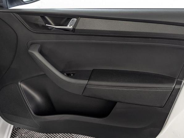 Skoda Rapid II с пробегом 2022 года, цена 1 740 000 рублей, 50751 км, лифтбек, Автокод Объявления