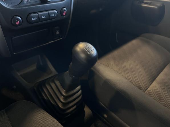 Suzuki Jimny III Рестайлинг 2 с пробегом 2013 года, цена 1 394 000 рублей, 106457 км, внедорожник, Автокод Объявления