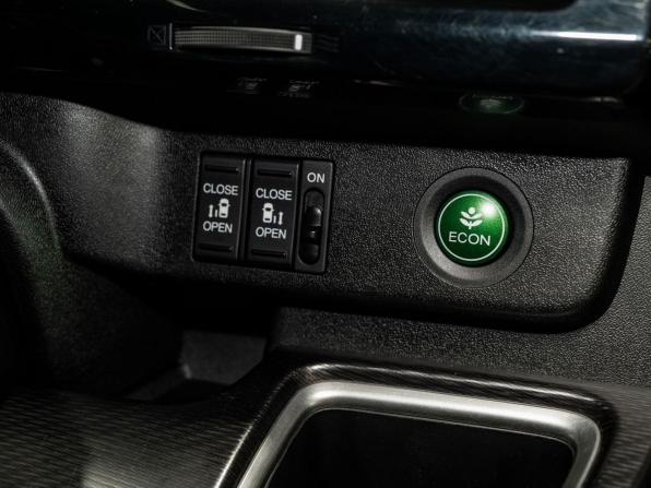 Honda Stepwgn V Рестайлинг с пробегом 2018 года, цена 2 200 000 рублей, 103200 км, минивэн, Автокод Объявления