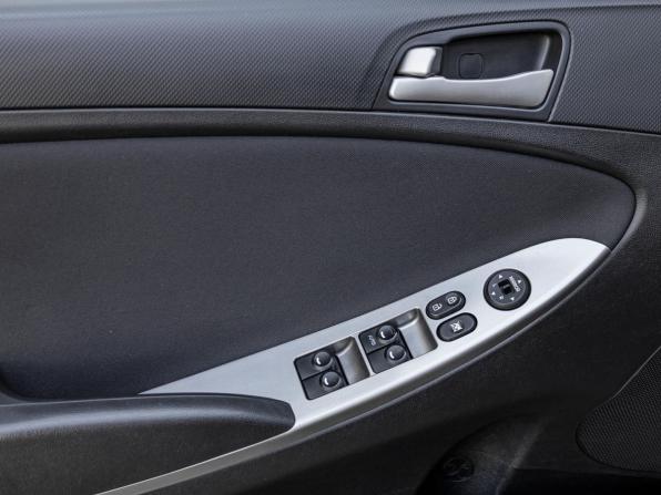 Hyundai Solaris I Рестайлинг с пробегом 2015 года, цена 978 439 рублей, 63411 км, хэтчбек, Автокод Объявления