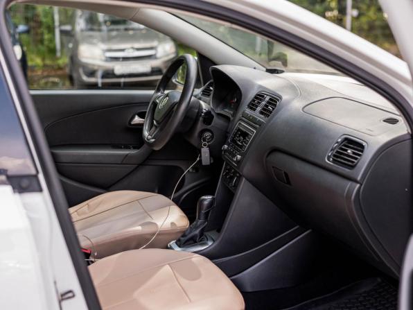 Volkswagen Polo V с пробегом 2015 года, цена 910 000 рублей, 121058 км, седан, Автокод Объявления