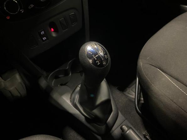 Renault Sandero II с пробегом 2017 года, цена 990 000 рублей, 94680 км, хэтчбек, Автокод Объявления