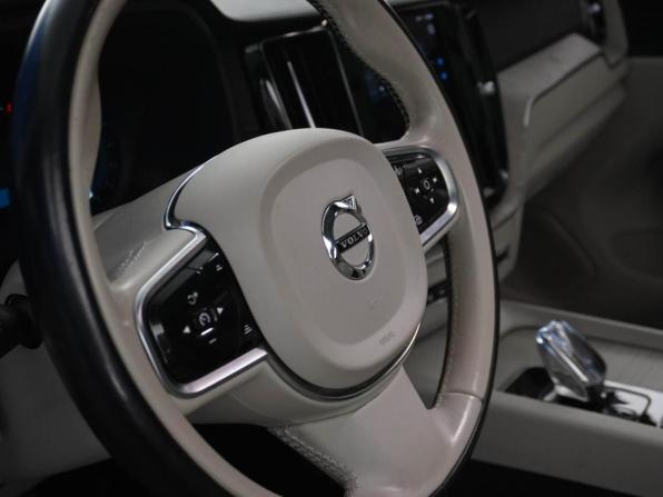 Volvo XC60 II Рестайлинг с пробегом 2021 года, цена 3 899 077 рублей, 110856 км, внедорожник, Автокод Объявления