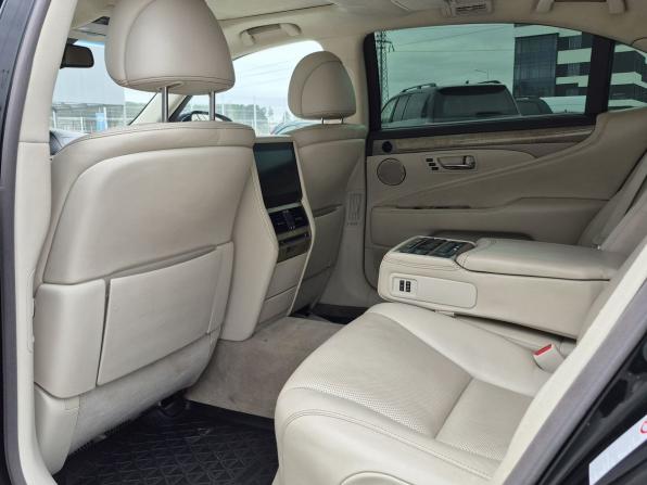 Lexus LS IV Рестайлинг 2 с пробегом 2013 года, цена 2 950 000 рублей, 182488 км, седан, Автокод Объявления