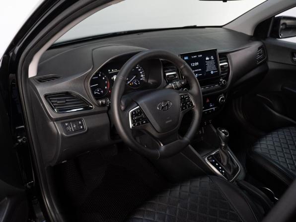 Hyundai Solaris II Рестайлинг с пробегом 2022 года, цена 1 680 000 рублей, 120537 км, седан, Автокод Объявления