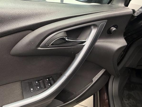 Opel Astra J Рестайлинг с пробегом 2013 года, цена 905 000 рублей, 253443 км, седан, Автокод Объявления