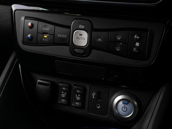 Nissan Leaf II (ZE1) с пробегом 2017 года, цена 1 659 000 рублей, 149593 км, хэтчбек, Автокод Объявления