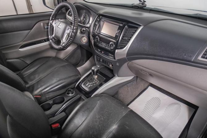 Mitsubishi L200 V с пробегом 2017 года, цена 2 899 000 рублей, 233000 км, offers.body_type.unknown, Автокод Объявления